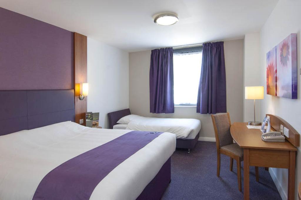 Premier Inn Dundee West Номер фото