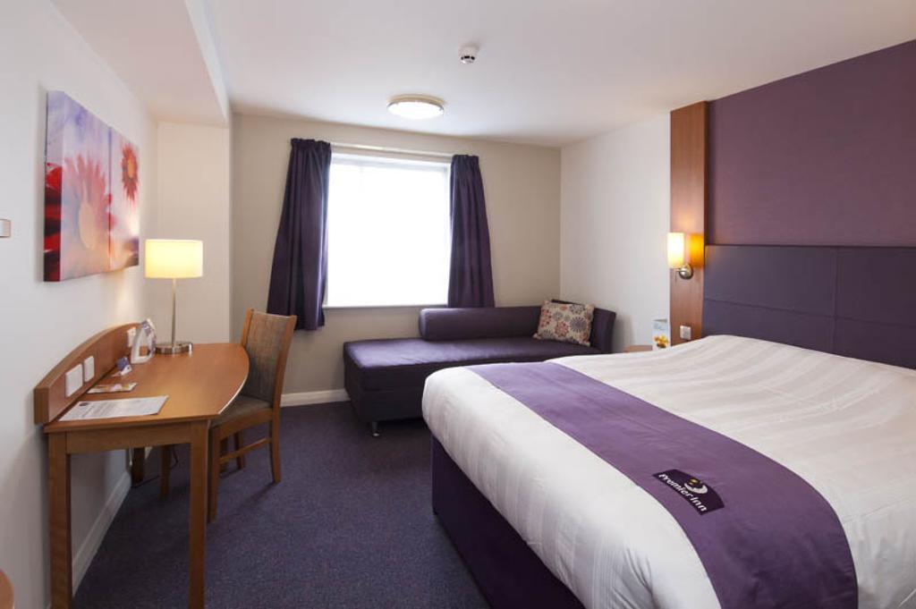 Premier Inn Dundee West Номер фото