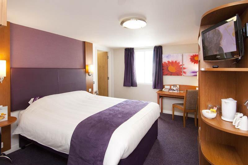 Premier Inn Dundee West Экстерьер фото